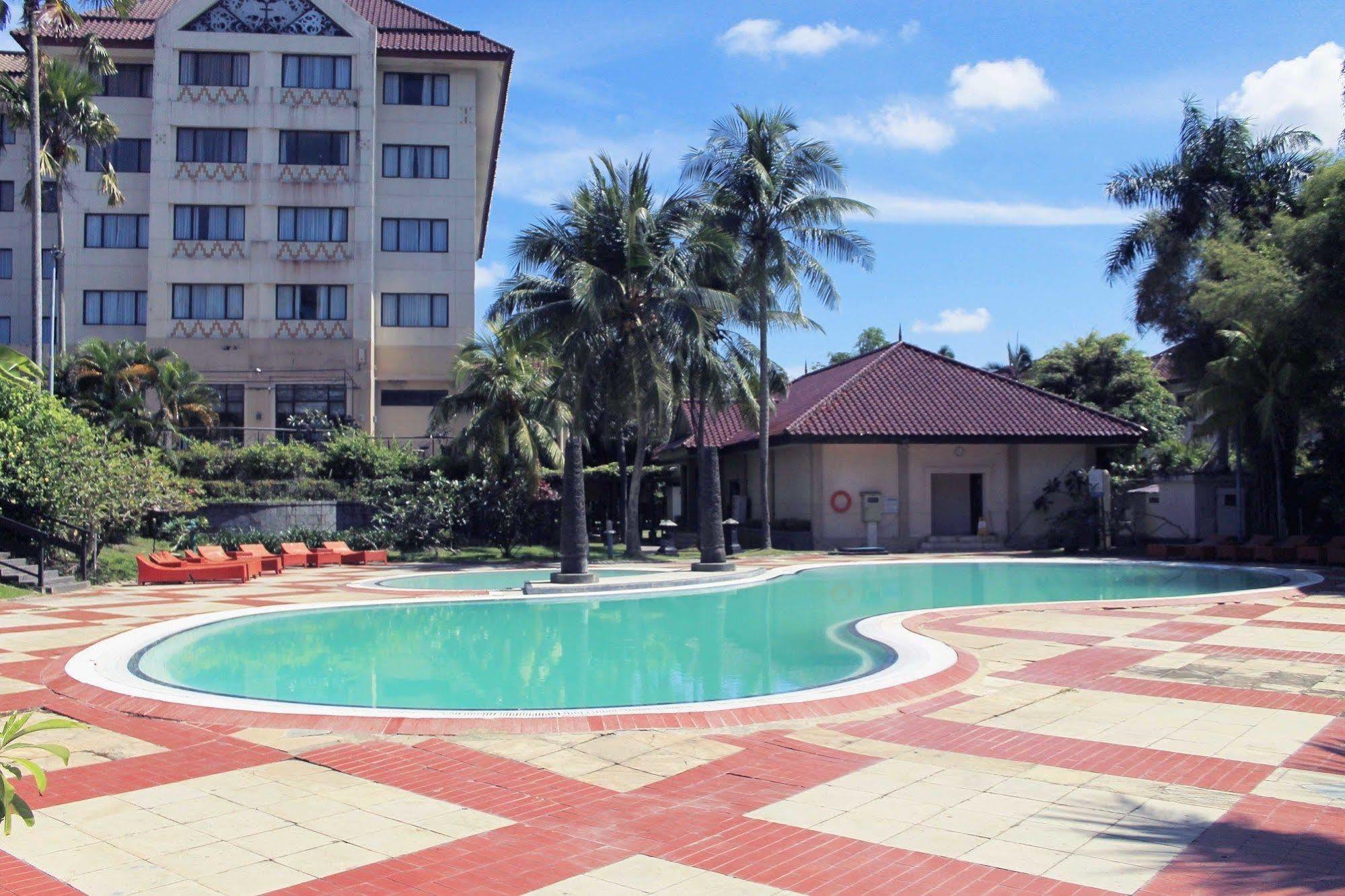 Le Grandeur Hotel Balikpapan Экстерьер фото